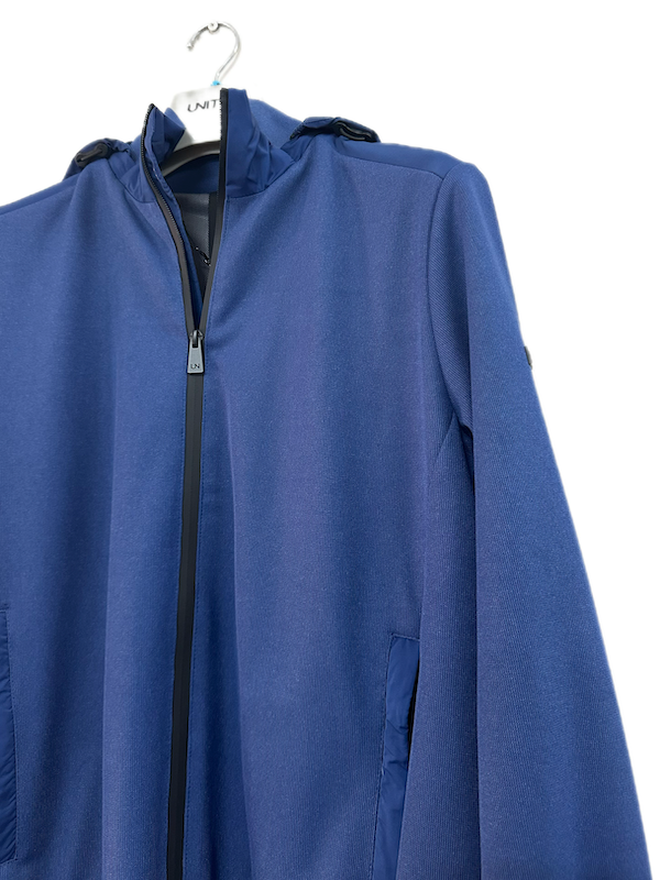 UNITY - Giacca a Vento Tecnica con Cappuccio staccabile - Col. Bluette Cuciture Termosaldate ANTI Acqua e Vento